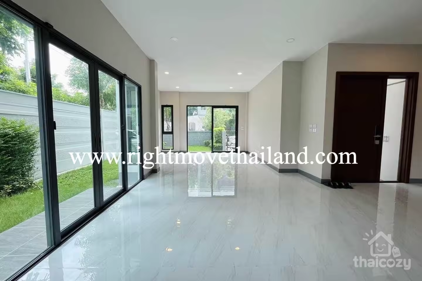 ザ・シティ スクムウィット-オンヌット 4BR 5Bath 252sqm photo 2