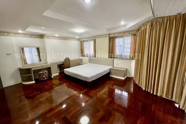 ให้เช่าอพาร์ทเมนต์ พร้อมพงษ์ 3 ห้องนอน 260 ตร.ม.