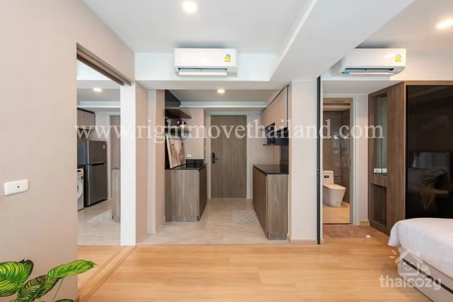 CA10298 LLOYD Soonvijai – Thonglor photo 2