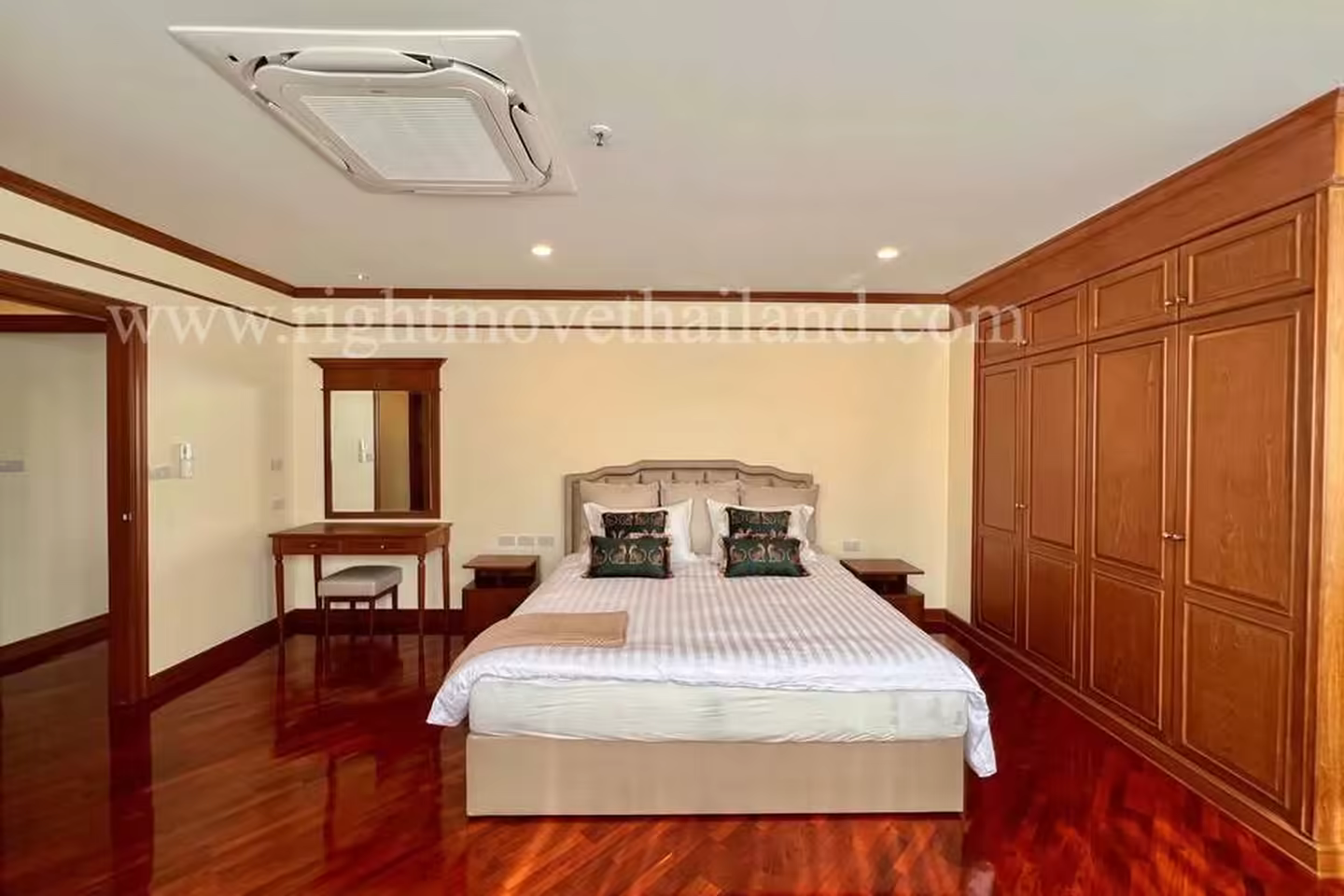 ให้เช่า คอนโด Ruamsuk Condominium 3 ห้องนอน 320 ตร.ม. photo 1