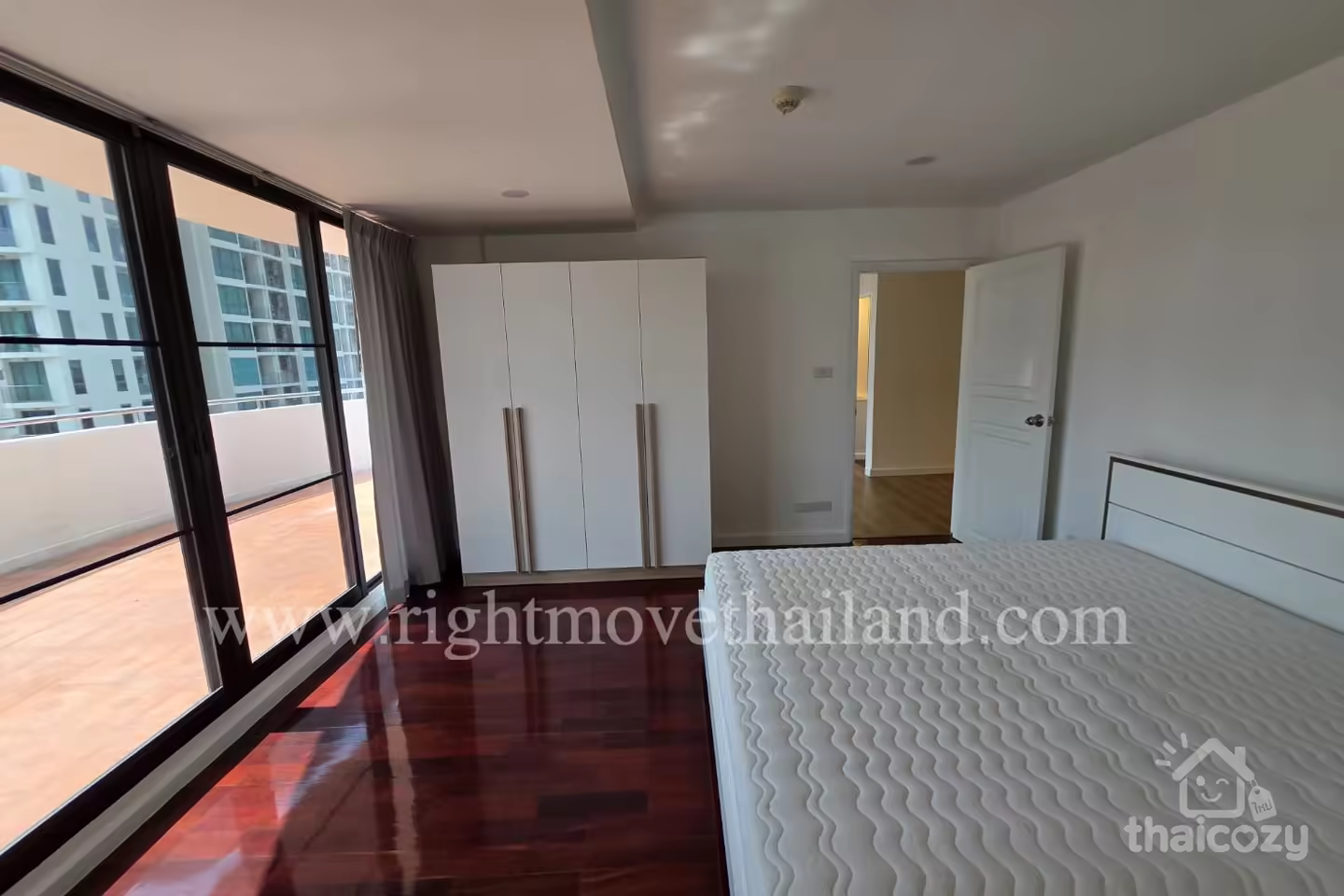 CA10783 Spacious 2-bedroom unit at Supalai Sukhumvit 39 photo 2