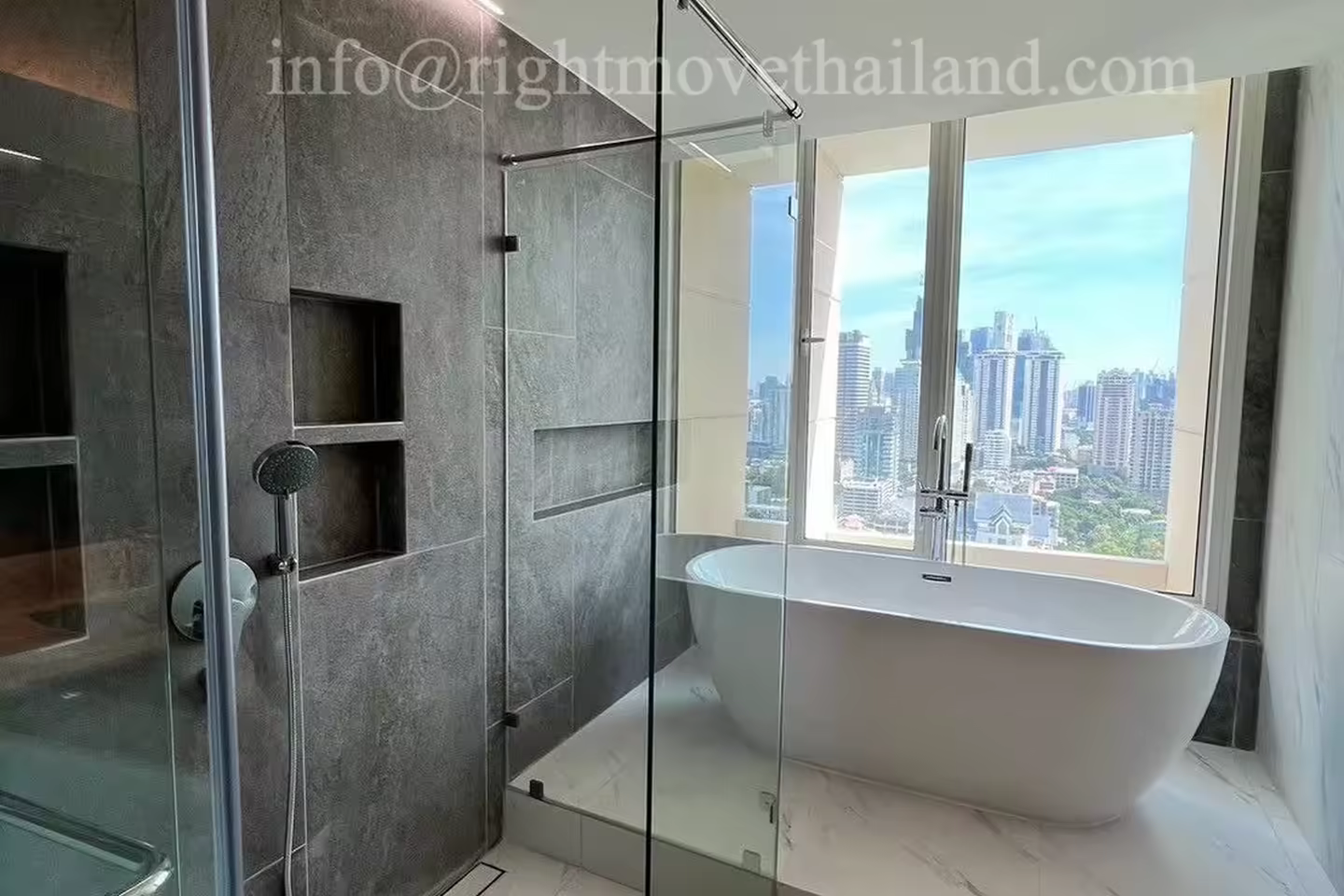 ให้เช่า Empire Place 3 ห้องนอน 157 ตร.ม. photo 2