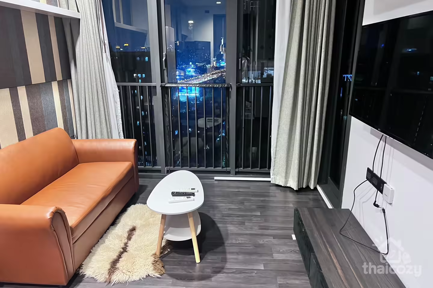 THE LINE Asoke-Ratchada. Located in the heart of city center and new CBD, a step away from MRT photo 1