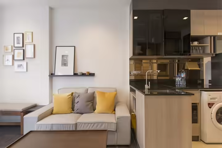 One bedroom for Sale within reach by MRT Rama 9 and expressway