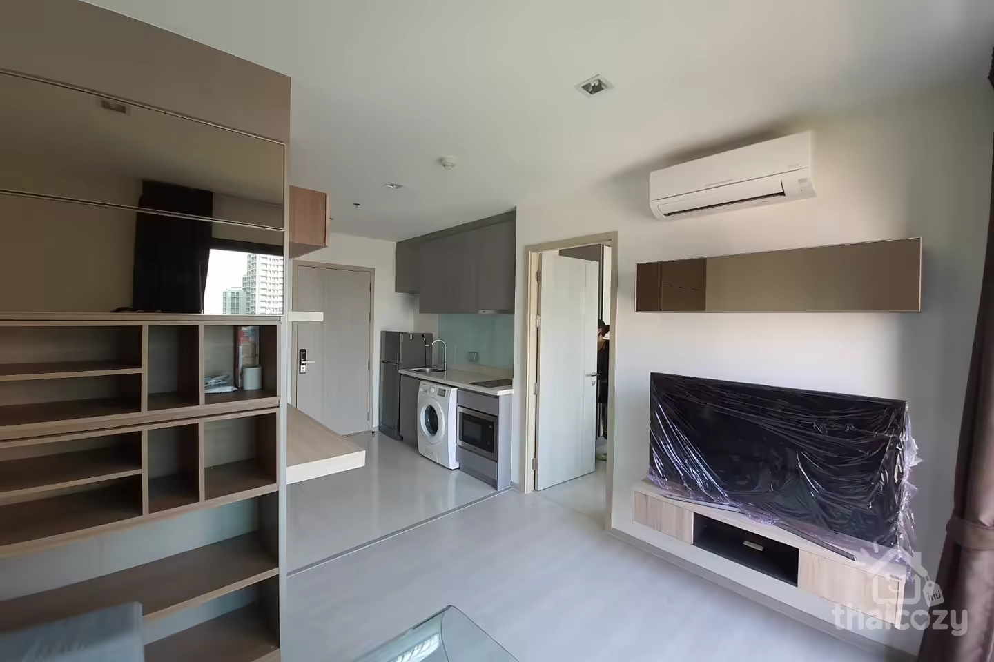 Condo near BTS Thonglo, center of bkk photo 1