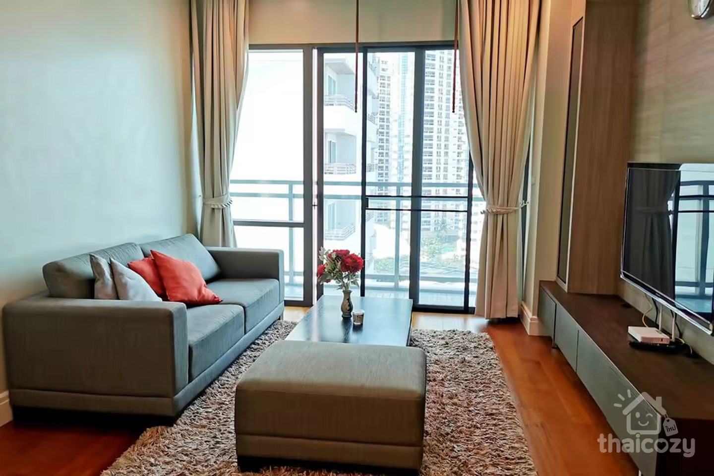 Condo with shuttle service to Phromphong photo 1