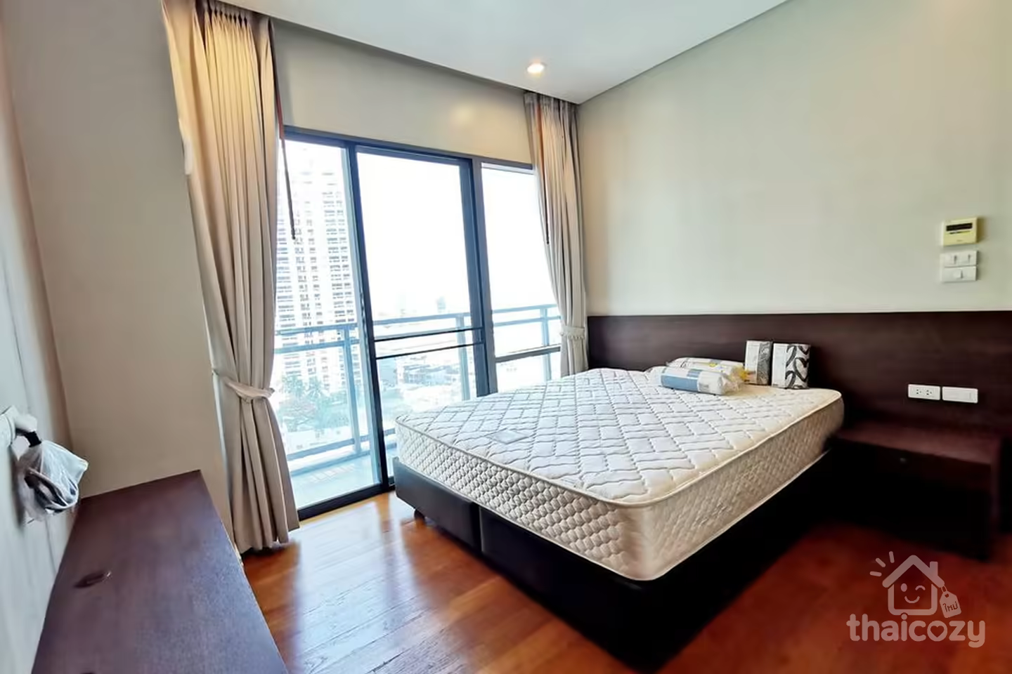 Condo with shuttle service to Phromphong photo 2