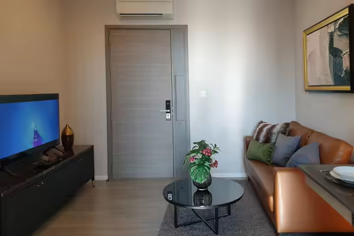 The Room Sukhumvit 69 Condo 100m to BTS Phra