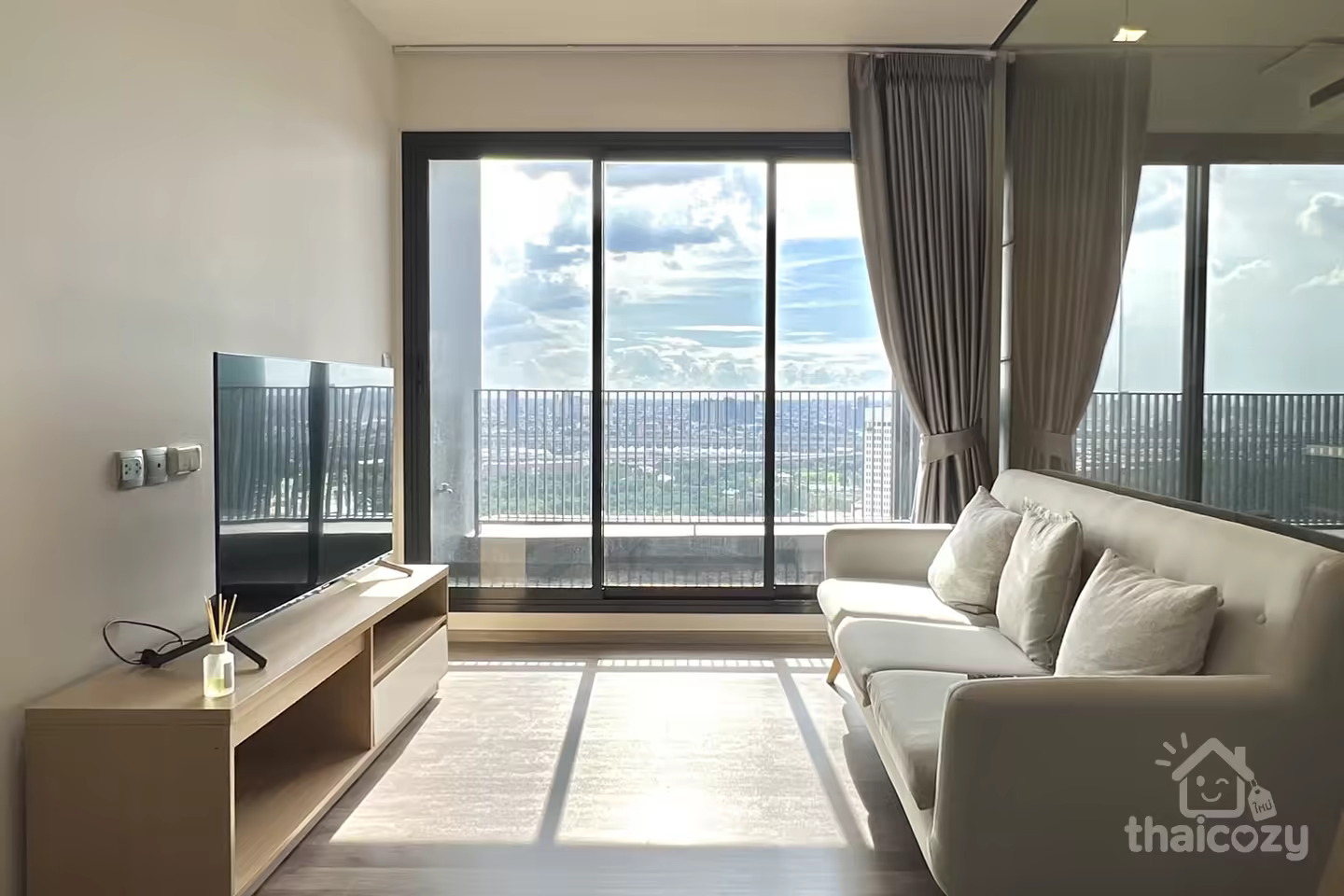 Life Ladprao Valley, Luxury Adventure Condominium in Ha Yaek Lat Phrao Area. photo 1