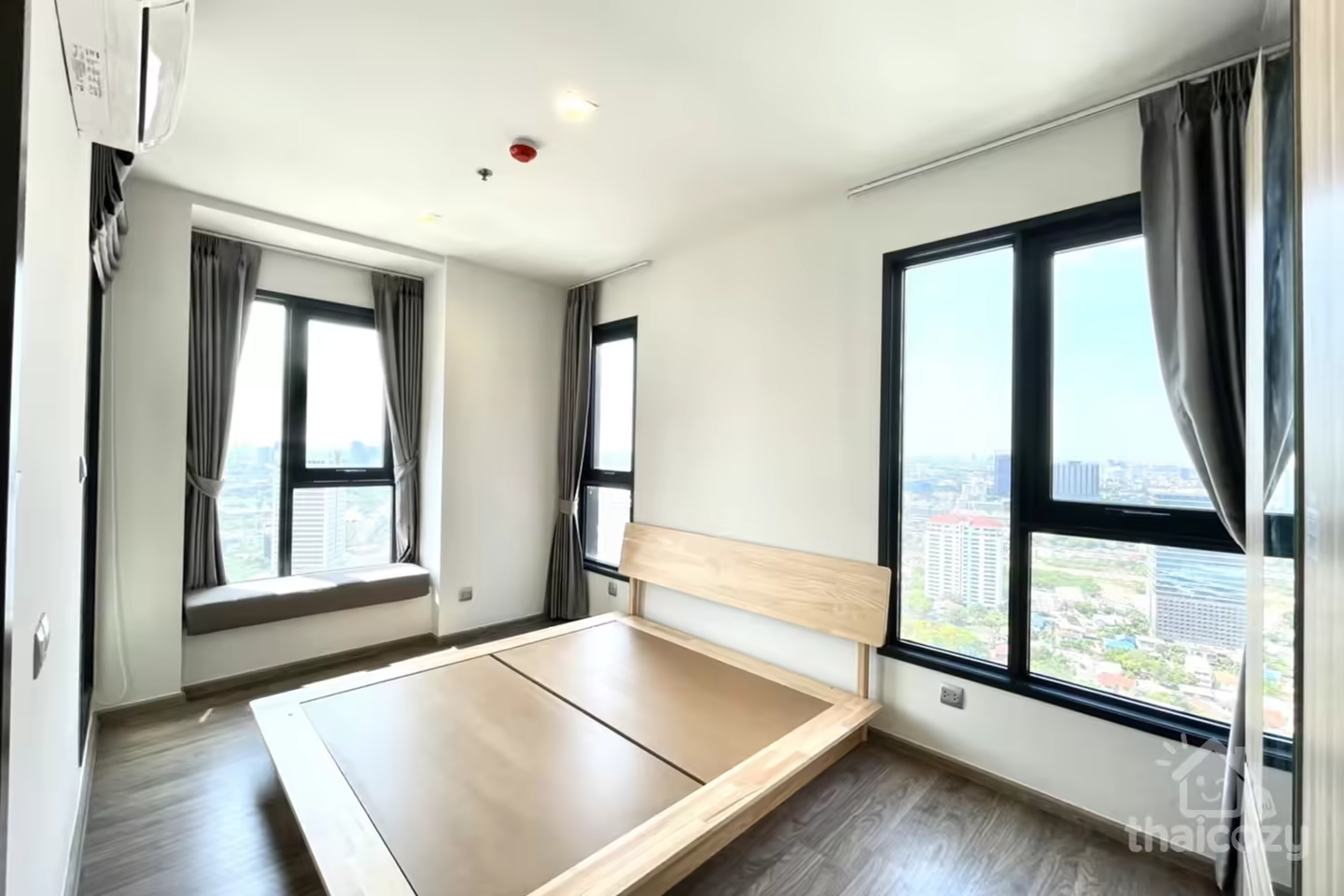 Life Ladprao Valley, Luxury Adventure Condominium in Ha Yaek Lat Phrao Area. photo 2
