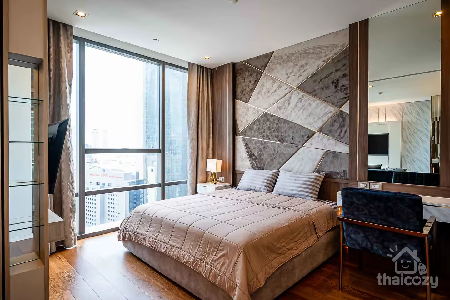 Ultimate Luxury Condo near BTS Surasak 50 meters. photo 2