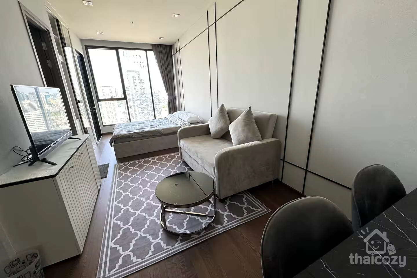 Ideo Q Victory Condo near BTS Victory Monument photo 1