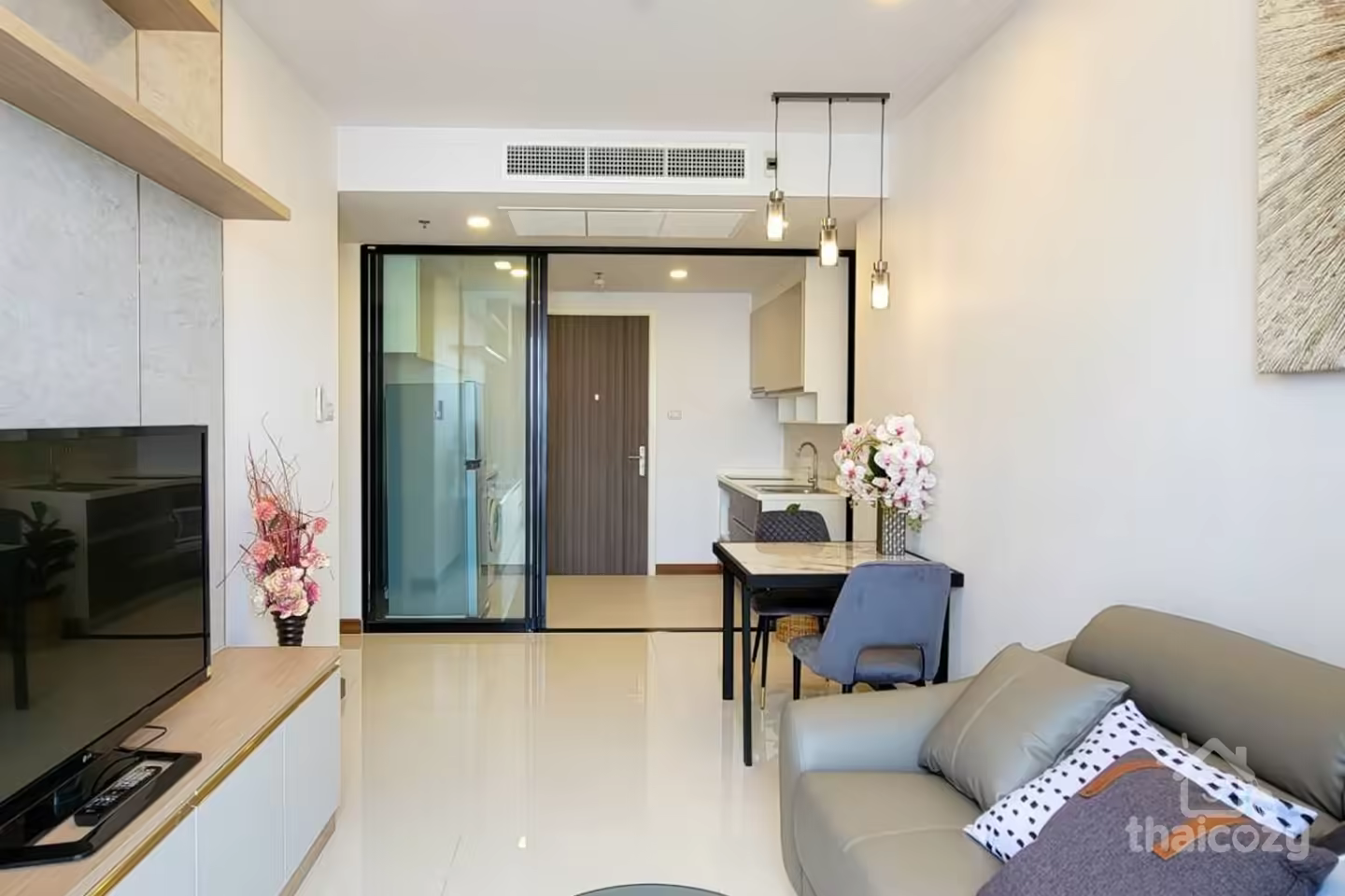 Luxury design condominium Chao Phraya River view, close to BTS Khlong San station, just 0 meters. photo 1