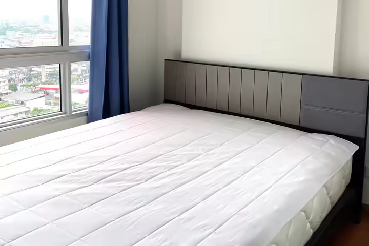 The President Sathorn-Ratchaphruek 3 High Rise Condo next to BTS and MRT Bang Wa.