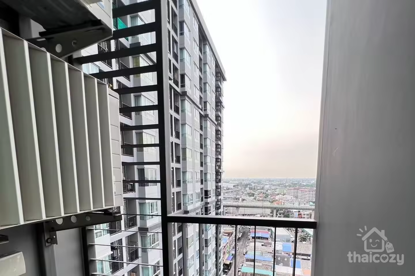 The President Sathorn-Ratchaphruek 3 High Rise Condo next to BTS and MRT Bang Wa. photo 2