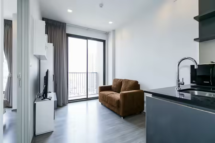 River view condo near BTS Wongwienyai