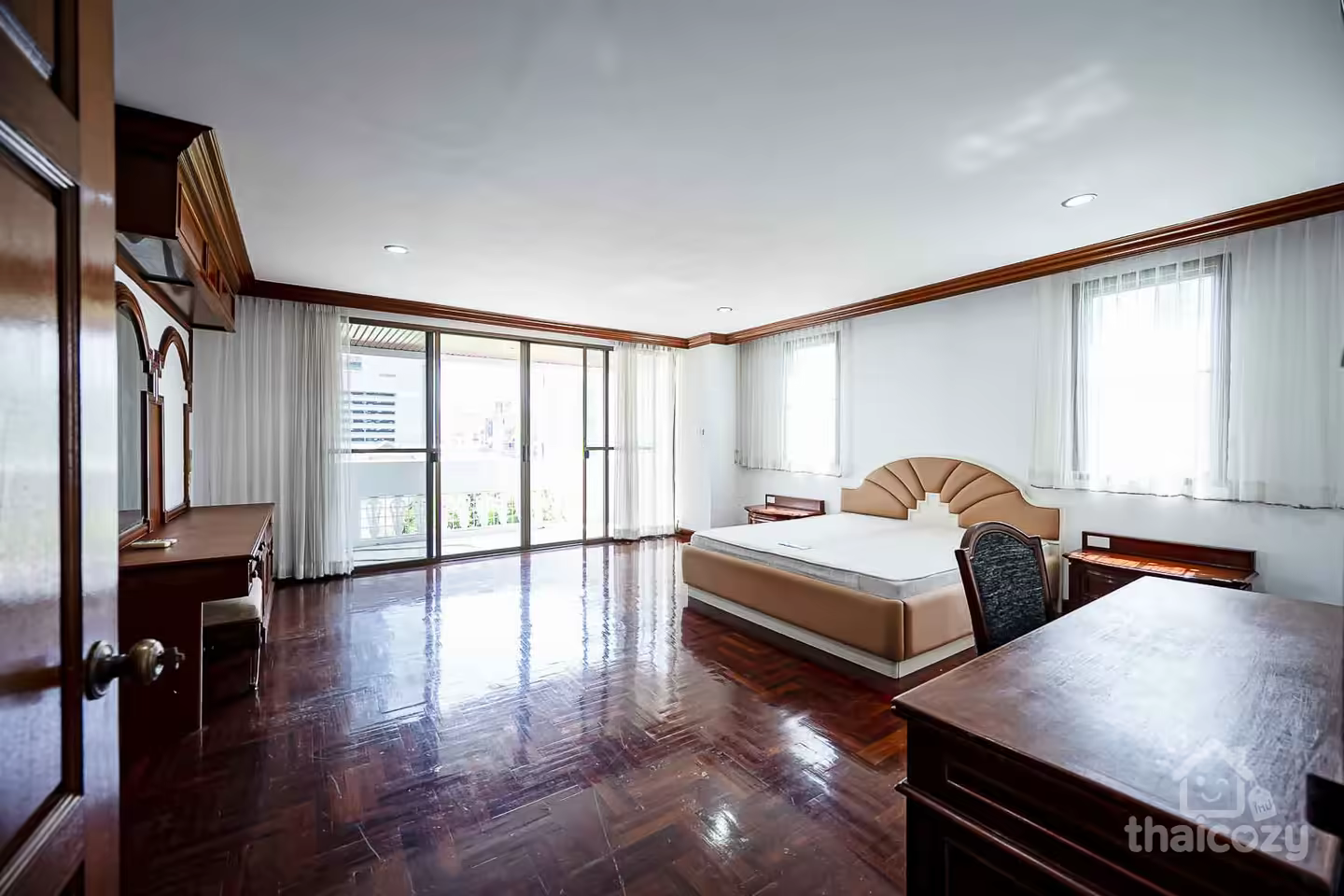 คอนโด 3 ห้องนอน 360 ตร.ม. ให้เช่า photo 2
