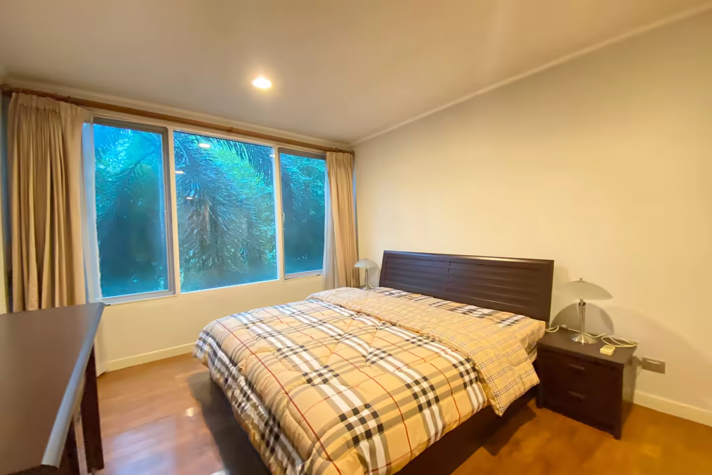 Baan Siriruedee, condo bas près de BTS Ploenchit/commerces photo 2