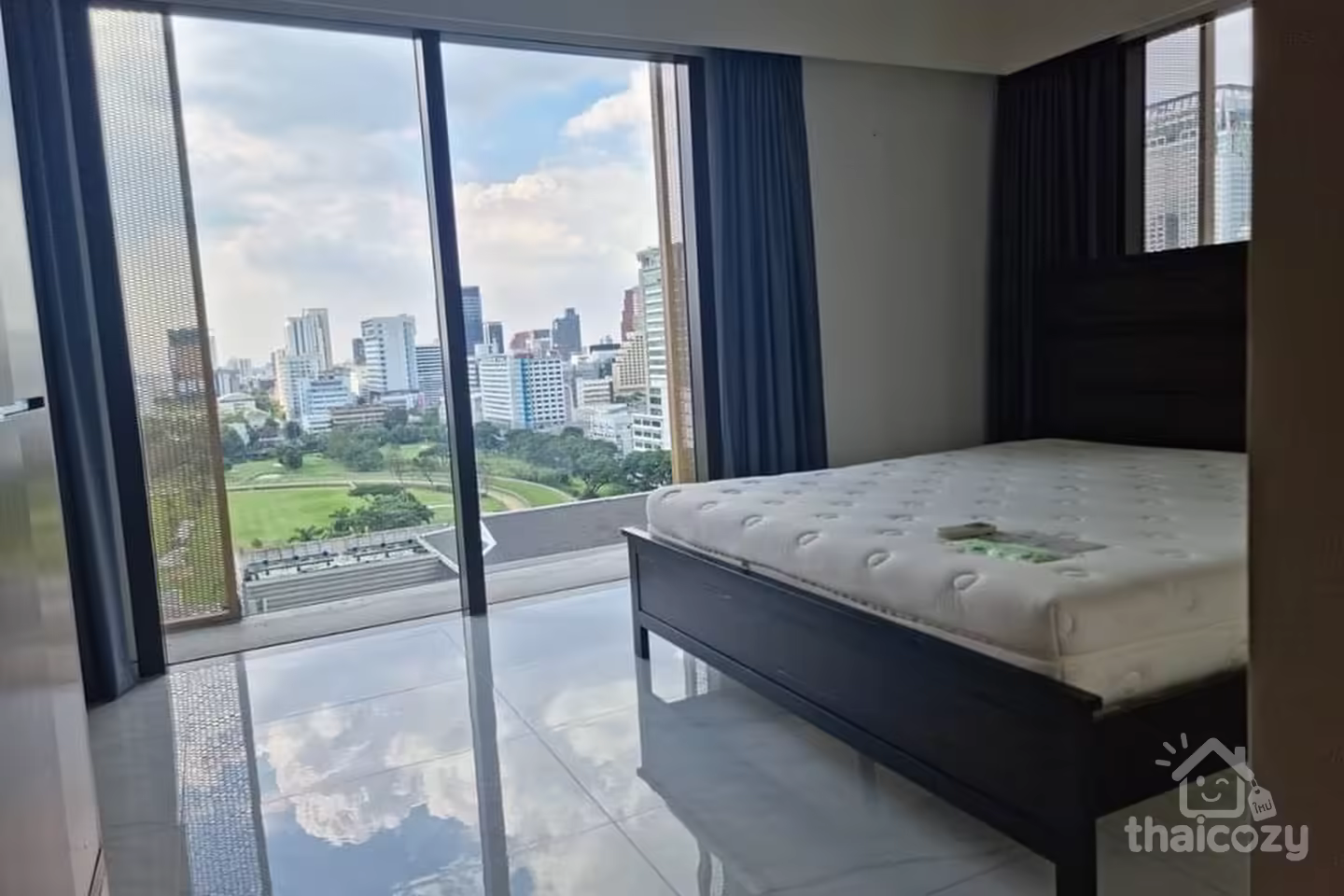 หรู 2 ห้องนอน วิวสนามกอล์ฟ Hansar Rajdamri photo 2