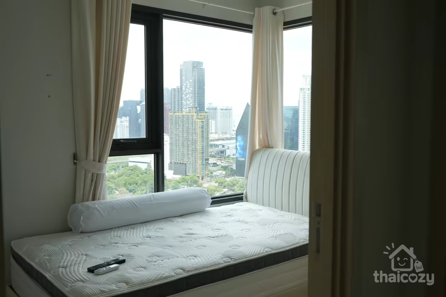 Life Wireless 2BR High Rise City View photo 2