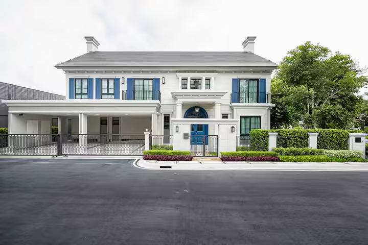 Luxury Georgian Revival House in Saphan Sung