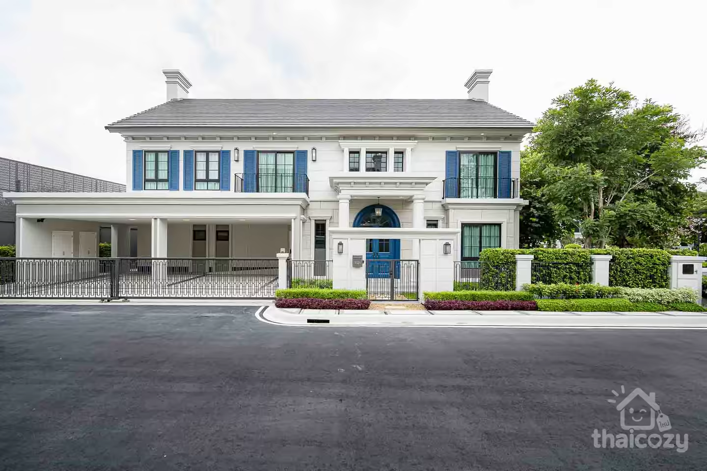 Luxury Georgian Revival House in Saphan Sung photo 1