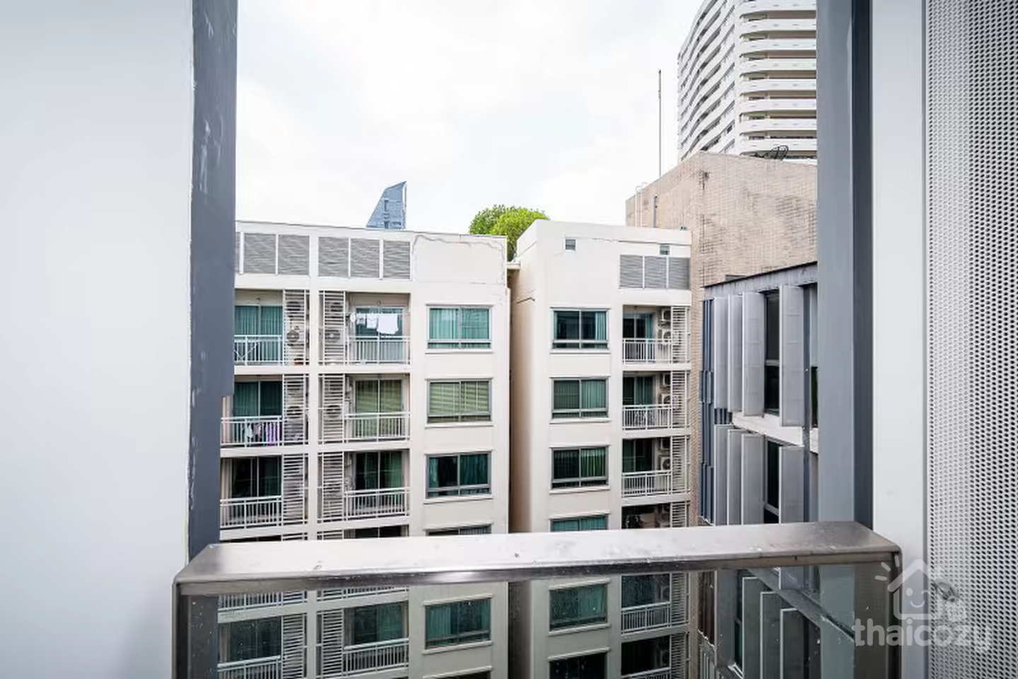 Via 49、スクンビット中心部の低層コンドミニアム photo 2