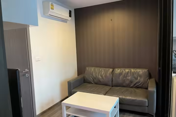 THE BASE Park East Sukhumvit 77 緑豊かなフル設備コンド