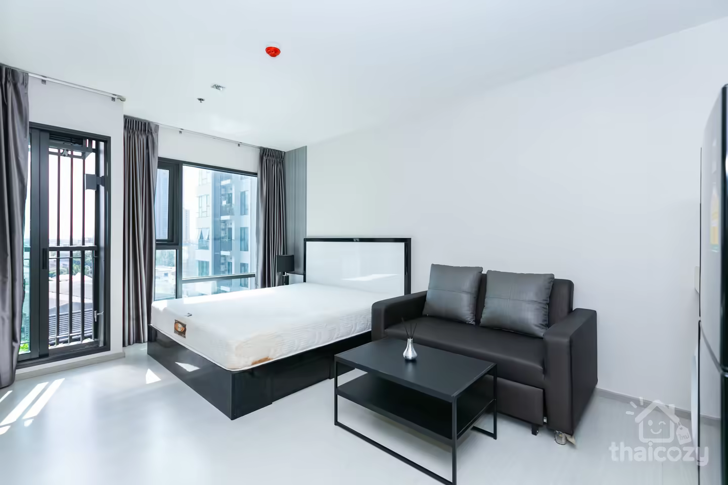 Condo near BTS Thonglo, center of bkk photo 2