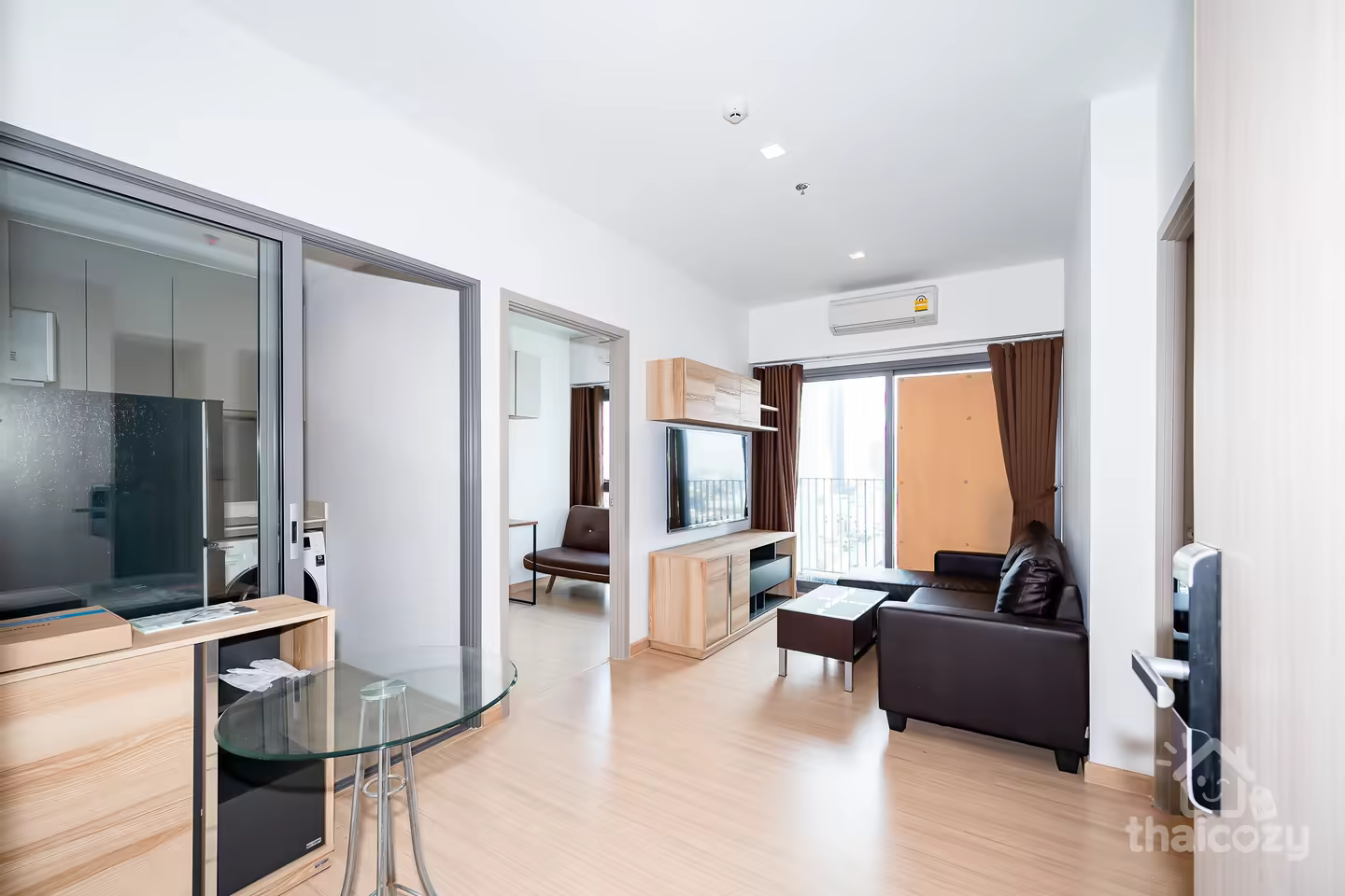 Condo près de Punnawithi, grand salon photo 1