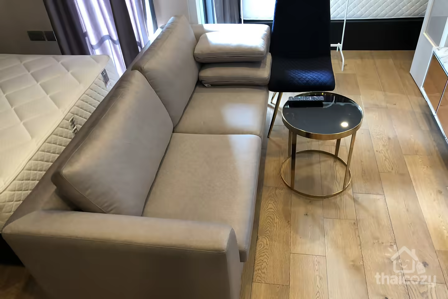 One Bedroom unit , only 800 metres away from BTS Chidlom station. photo 1