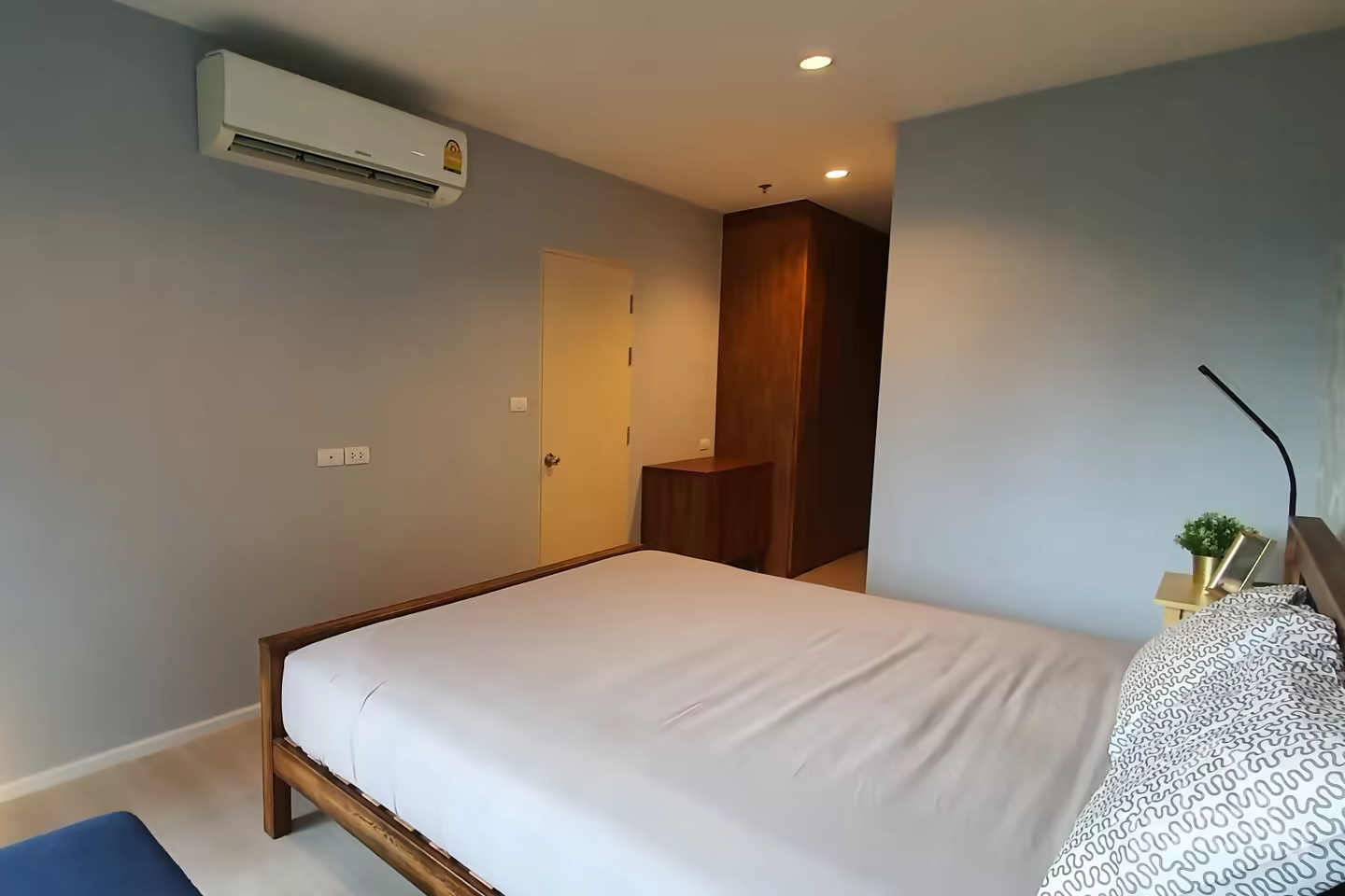 Aspire Sukhumvit 48 Great condominium near BTS Phrakanong station and expressway photo 2