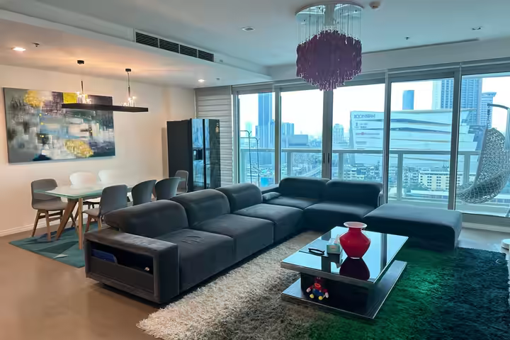 Роскошная квартира с видом на реку у BTS Saphan Taksin