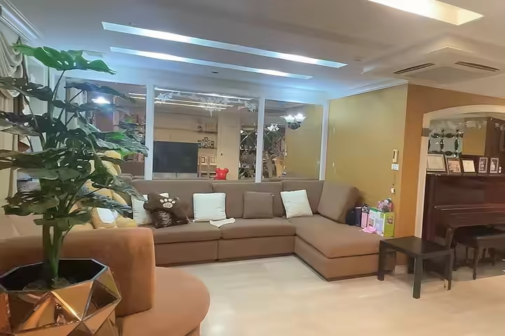 คอนโด 2 ห้องนอน ใกล้ BTS อโศก