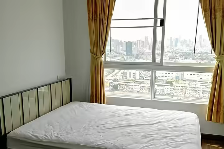 Condo vue rivière, près de l'autoroute