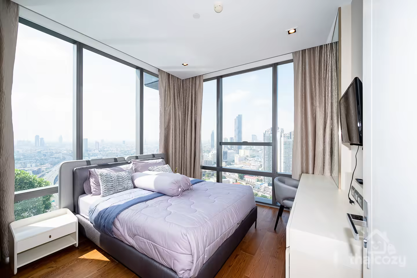 คอนโดหรู The Bangkok Sathorn 0 เมตรจาก BTS สุรศักดิ์ photo 2