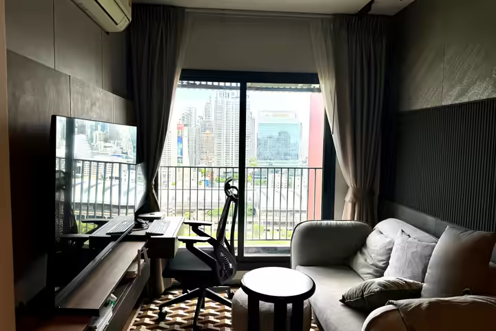 Life Asoke Hype, Stunning 1 bedroom unit with an ample living space