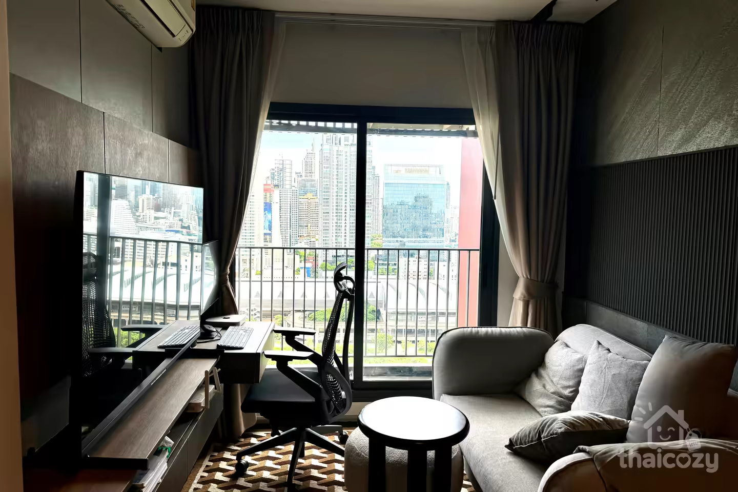Life Asoke Hype, Stunning 1 bedroom unit with an ample living space photo 1