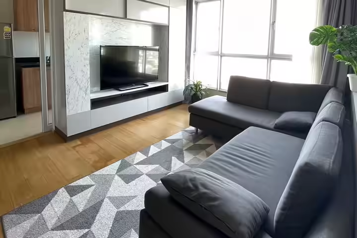 Hive Sathorn condominium, Convenient condo near BTS/shopping malls