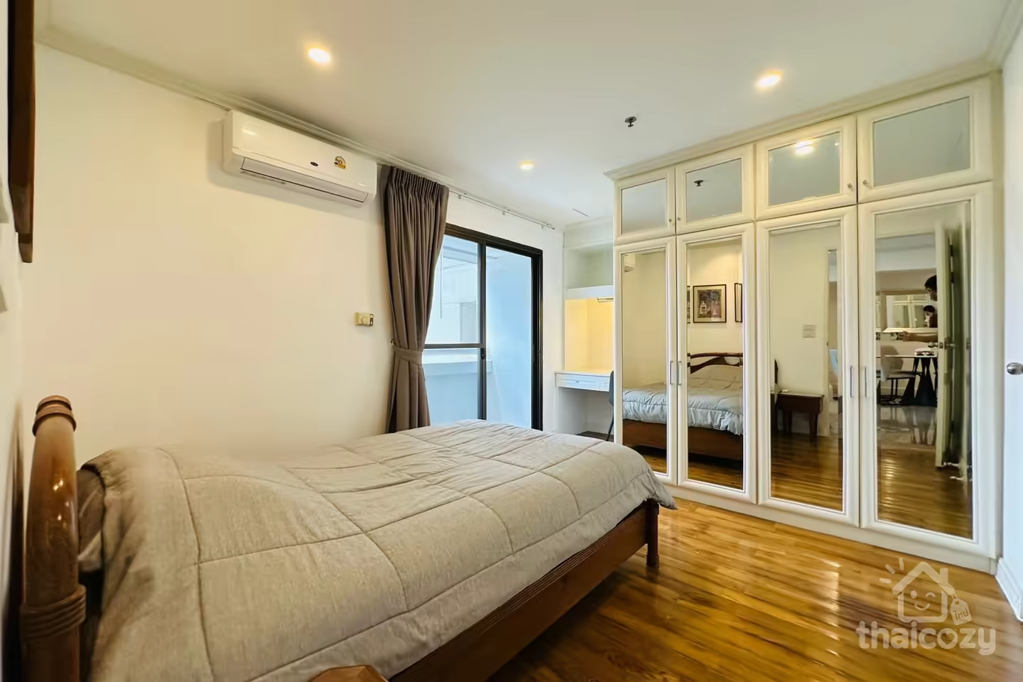 Baan Suanpetch 3BR Condo Near BTS Phrom Phong photo 2