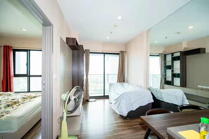 Nice condo only 200 m.to BTS Wongwienyai