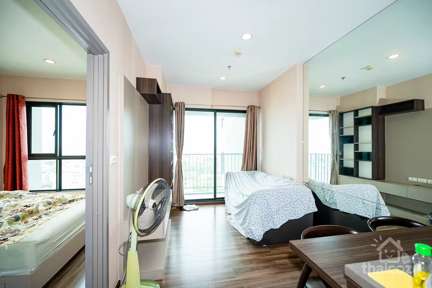 Nice condo only 200 m.to BTS Wongwienyai photo 1
