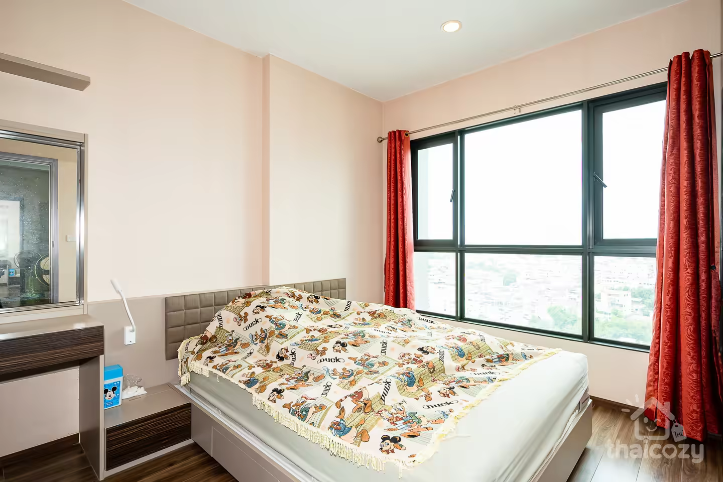 Nice condo only 200 m.to BTS Wongwienyai photo 2