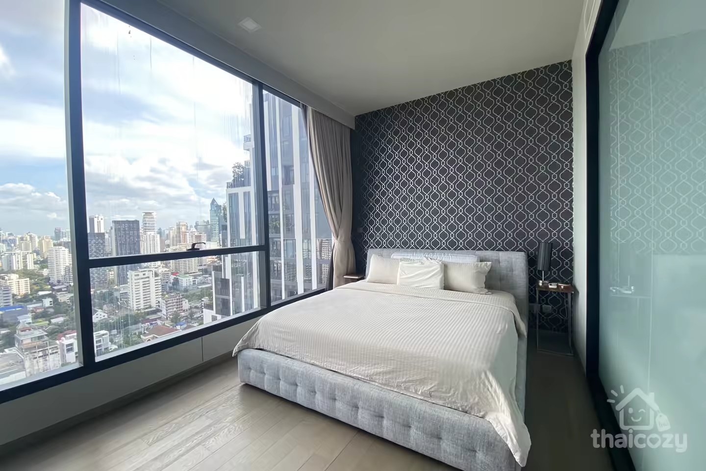 CELES ASOKE, Easily access to all destinations by BTS Asok station, MRT Sukhumvit station photo 2