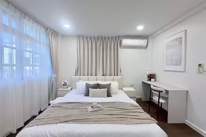 3-Story Condo 4BR Near MRT Huai Khwang