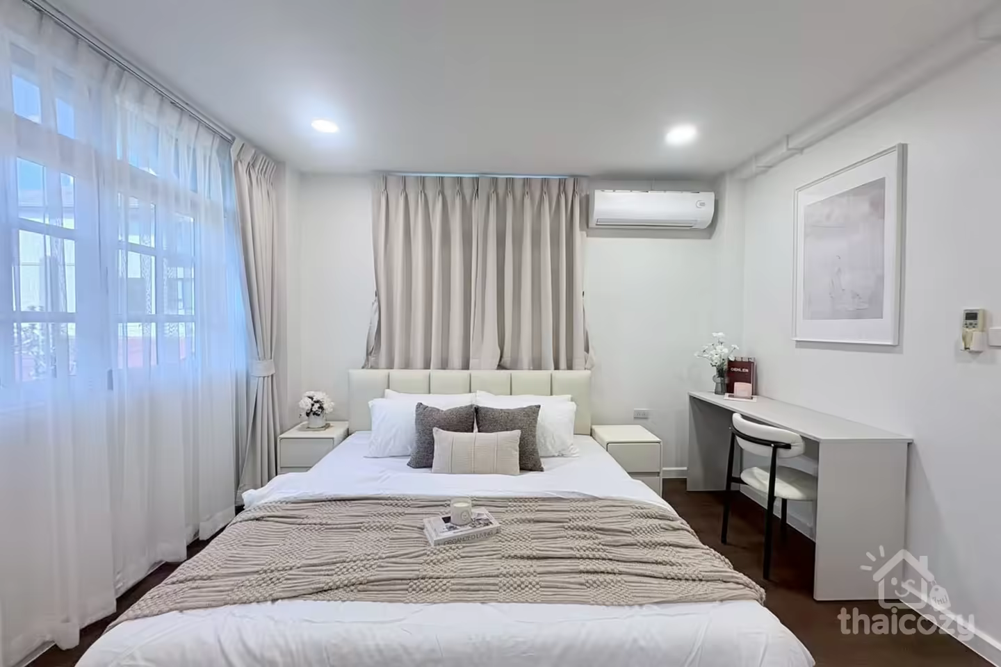 3-Story Condo 4BR Near MRT Huai Khwang photo 1