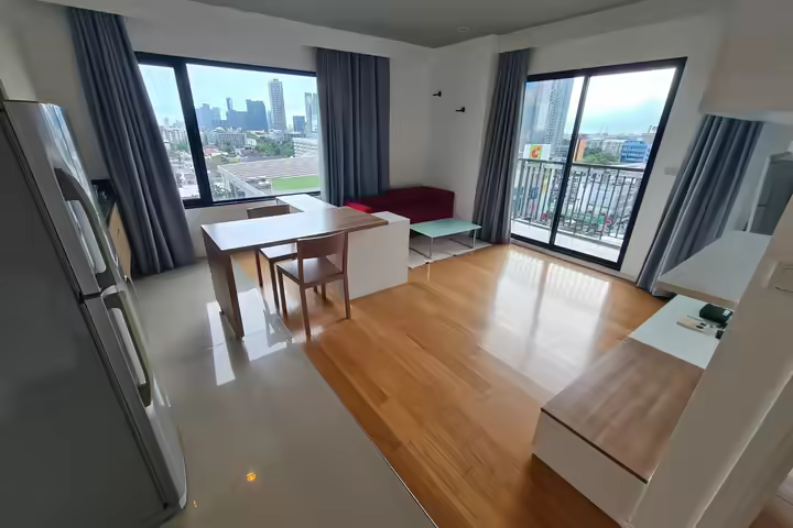 Blocs77, this ready to move-in unit with one bedroom, one bathroom in Phra Kanong area.