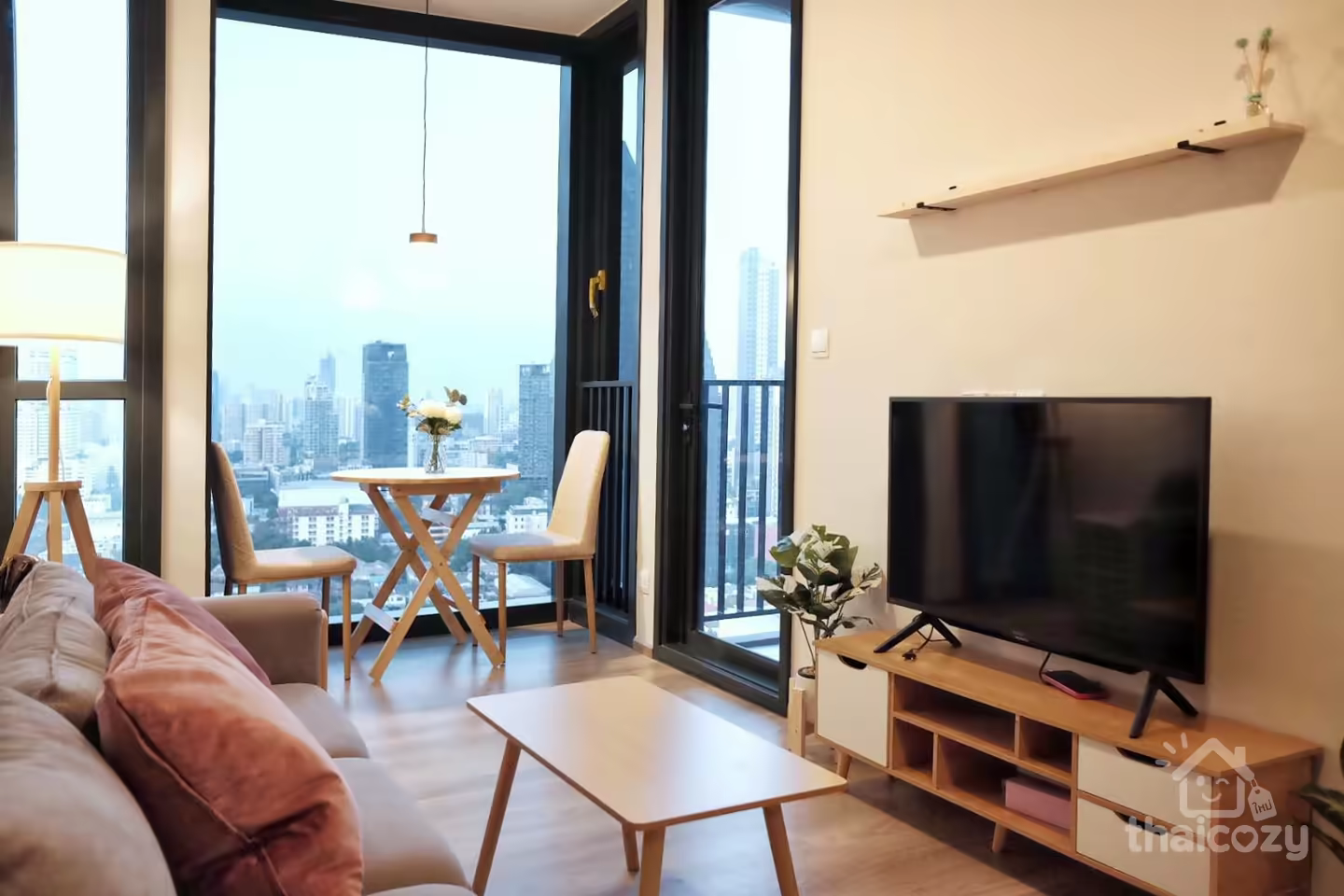 Oka HAUS Condo in Khlong Toei, 1BR 34.75 sqm photo 1