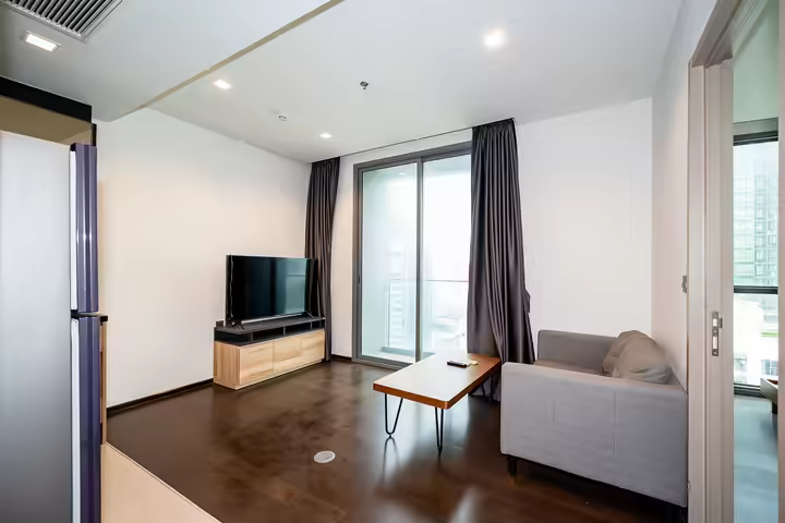Enjoy full-function facility with starry pool and world-class fitness