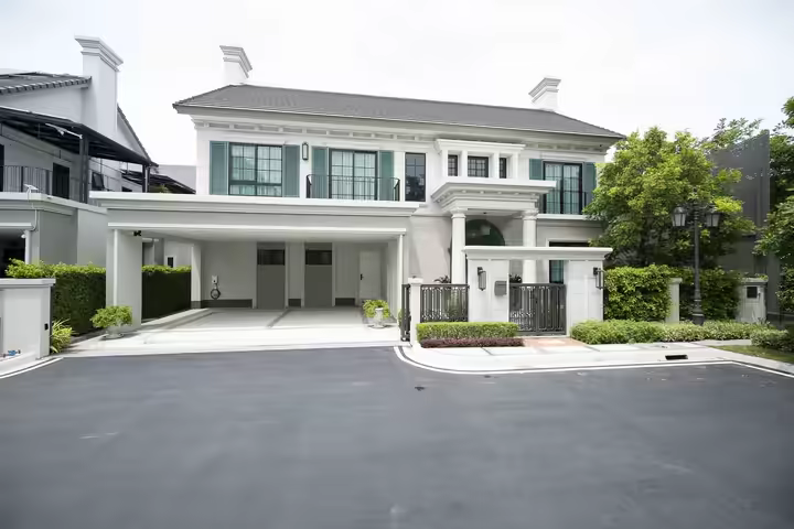 THE PRIVATE LUXURY ,Narinsiri Krungthep Kreetha